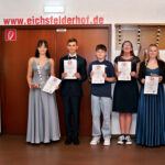 P1024633_Jugendkönigin mit Gefolge